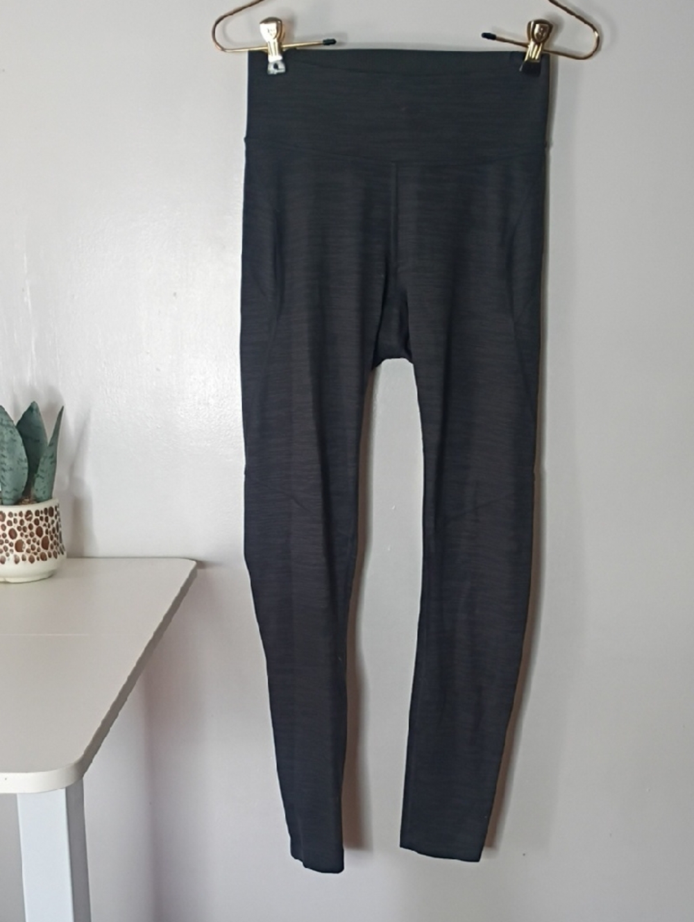 Outdoor Voices ankle crop leggings High-Waist Black/Charcoal Leggings XS